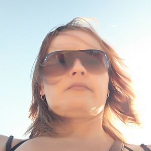 Meet your Posher, Dina